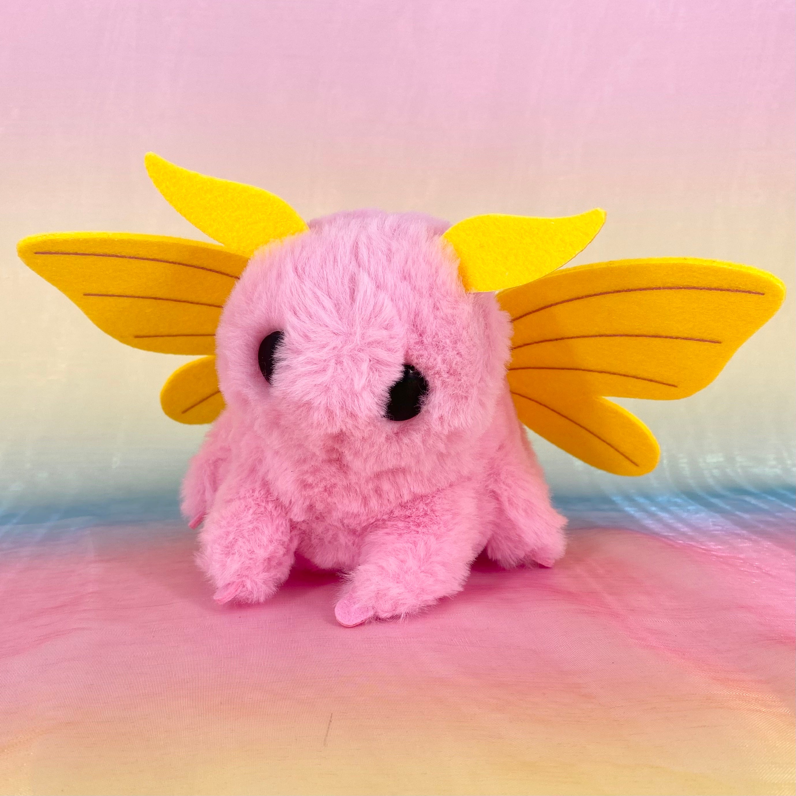 fuwa-fuwa-mos-chan-the-moth-pink-small-pick-a-plushie